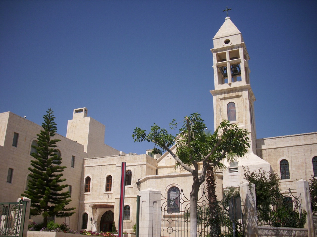 الكنيسة